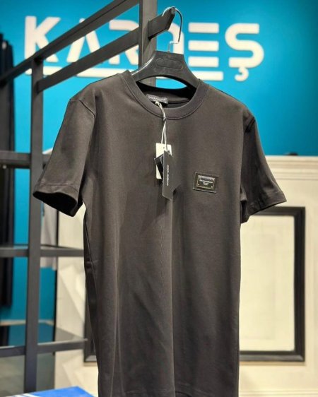 بلوز D&G طابع على الصدر