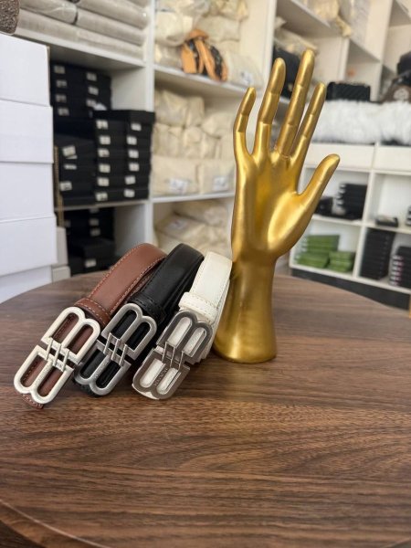 قشاط  Balenciaga