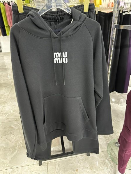 تريننج صبايا Miu Miu